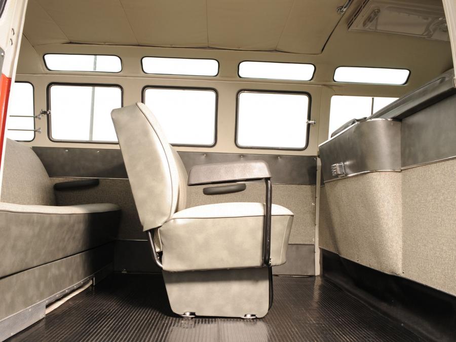  Volkswagen T1 Deluxe Samba Bus 1951 года  (фото 8 из 25)